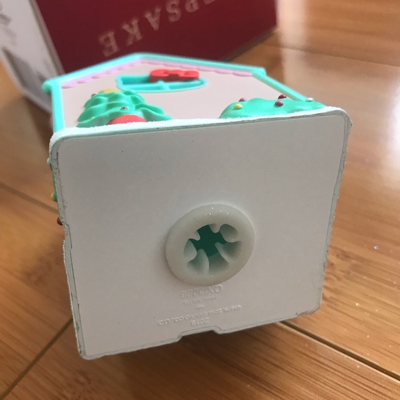 2018 Hello Kitty Keepsake Ornament - Picture 6 of 8